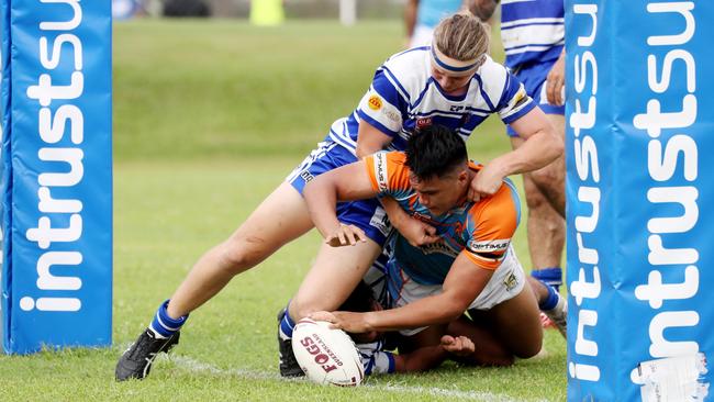 Lightning Challenge – Round 1. Cairns Brothers v Northern Pride Reef Kings. Pride's Ricky Wardle scores a try. PICTURE: STEWART McLEAN