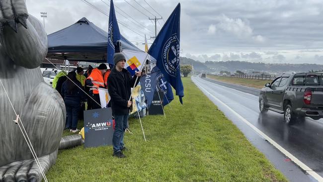 Maintenance workers from the Saputo Dairy factory in Burnie rallying on the side of the Bass Highway. Picture: Simon McGuire.