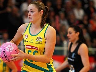 INVERCARGILL, NEW ZEALAND - SEPTEMBER 20: Susan Pratley of Australia looks for support during the Fourth Netball Test betwee...