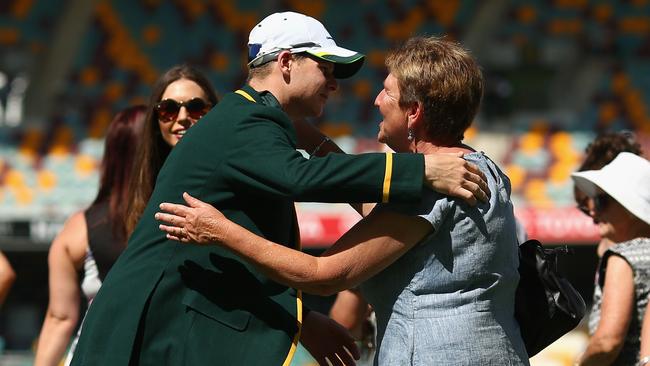 Newly appointed Australian captain Steve Smith embraces his mum in 2014.