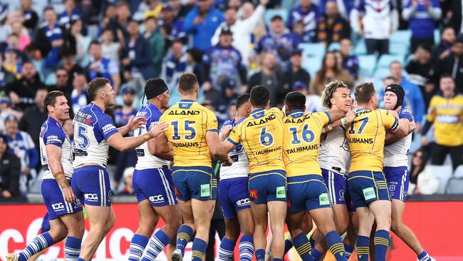 Tempers threatened to boilover as the Bulldogs and Eels came together before halftime. Picture: Getty Images.