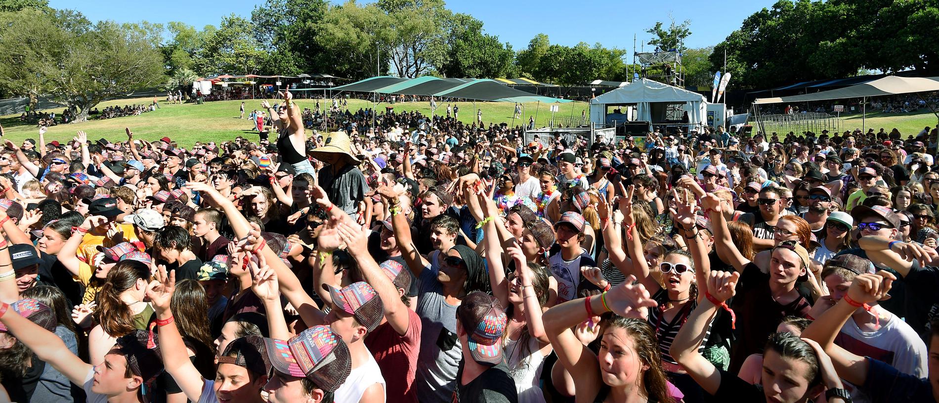 Early crowd mosh pit at BASSINTHEGRASS 2015