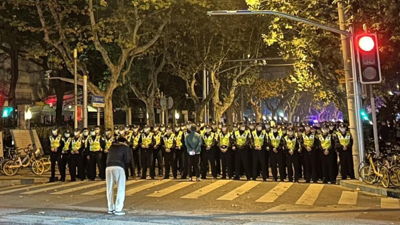 In Shanghai, a crowd chanted calls for China’s leader, Xi Jinping, to step down, a rare act of political defiance reflecting growing public frustration with his ‘zero Covid’ demands.