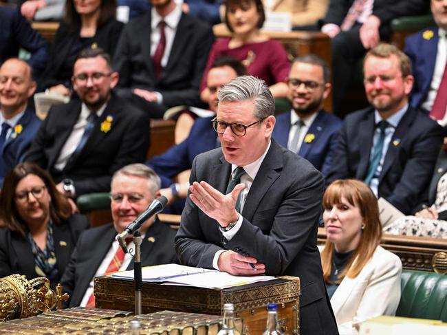 A handout photograph released by the UK Parliament shows Britain's Prime Minister Keir Starmer speaking during the weekly session of Prime Minister's Questions (PMQs), at the House of Commons, in London, on March 5, 2025. (Photo by House of Commons / AFP) / RESTRICTED TO EDITORIAL USE - NO USE FOR ENTERTAINMENT, SATIRICAL, ADVERTISING PURPOSES - MANDATORY CREDIT " AFP PHOTO / HO / House of Commons"