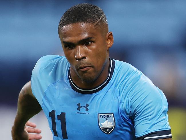 SYDNEY, AUSTRALIA - FEBRUARY 12: Douglas Costa de Souza of Sydney FC controls the ball during the AFC Champions League Round of 16 match between Sydney FC and Bangkok United at Allianz Stadium on February 12, 2025 in Sydney, Australia. (Photo by Mark Metcalfe/Getty Images)