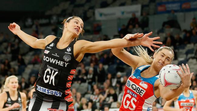 Sharni Layton (left) on the stretch for the Magpies during this year’s Super Netball season. Pic: Getty Images