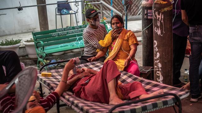 COVID-19 patients are treated with free oxygen at a makeshift clinic outside the Shri Guru Singh Sabha Gurdwara in Indirapuram, Uttar Pradesh, India. Picture: Getty Images