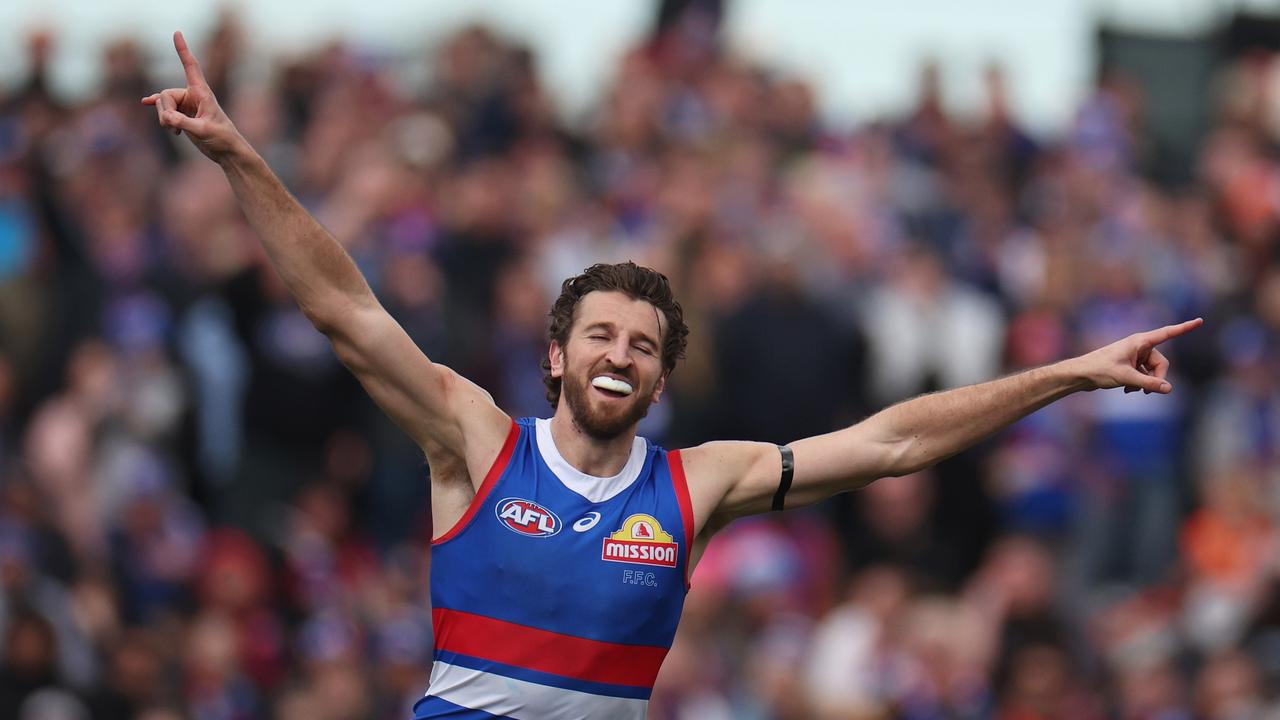 BALLARAT, AUSTRALIA - AUGUST 25: Marcus Bontempelli of the Bulldogs celebrates kicking a goal during the round 24 AFL match between Western Bulldogs and Greater Western Sydney Giants at Mars Stadium, on August 25, 2024, in Ballarat, Australia. (Photo by Daniel Pockett/Getty Images)