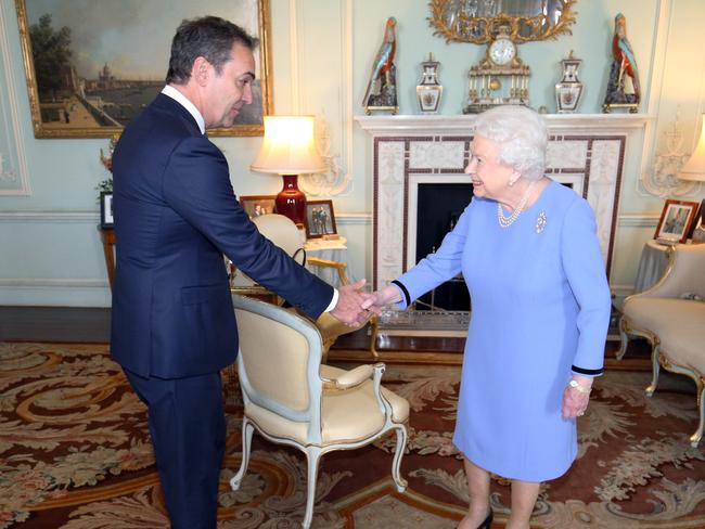 LONDON, ENGLAND - OCTOBER 24: Queen Elizabeth II receives the Premier of South Australia Steven Marshall at Buckingham Palace on October 24, 2018 in London, England.  (Photo by Jonathan Brady - WPA Pool/Getty Images)