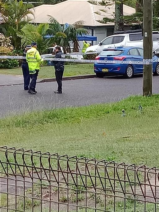 Blackbutt Pde, Kotara South was closed off by police.