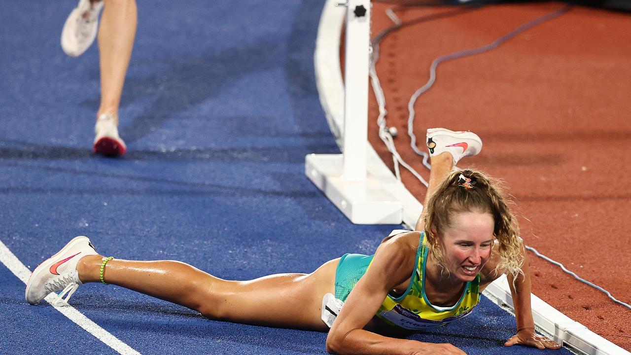 Australian Brielle Erbacher falls mid race. Picture: Michael Klein.