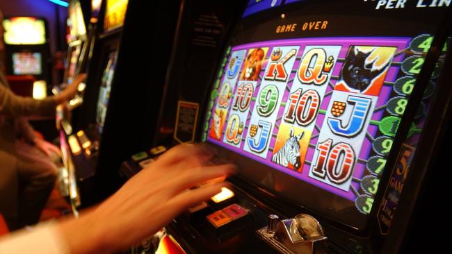 Vanishing pokie machine cash is hitting RSL clubs and head office hard.