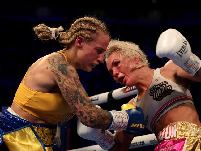 LEEDS, ENGLAND - DECEMBER 10: Ebanie Bridges knocks down Shannon OÃ¢â¬â¢Connell during their IBF Women's World Bantamweight title fight at First Direct Arena on December 10, 2022 in Leeds, England. (Photo by Nigel Roddis/Getty Images)