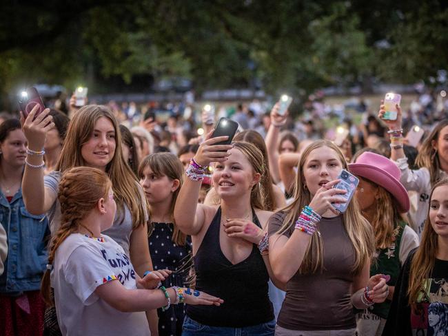 MELBOURNE, AUSTRALIA - NCA NewsWire Photos - 17 FEBRUARY, 2024:  MELBOURNE, AUSTRALIA - NCA NewsWire Photos - 17 FEBRUARY, 2024:  Taylor Swift concert at the MCG. 2024. Melbourne. Saturday. Fans enjoy the concert from outside the MCG. Picture: NCA NewsWire / Jake Nowakowski