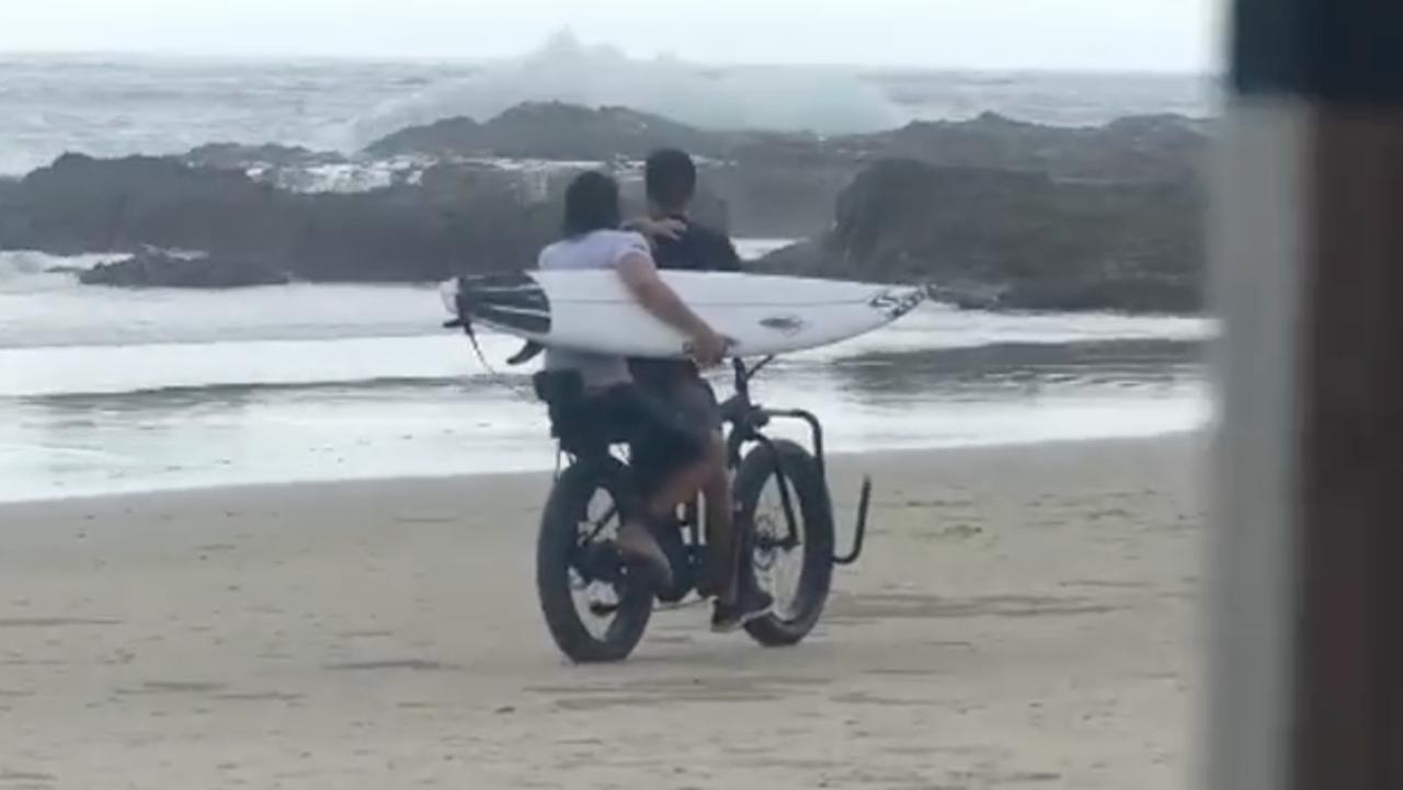 Mitch Parkinson hitches a ride to the point at Snapper