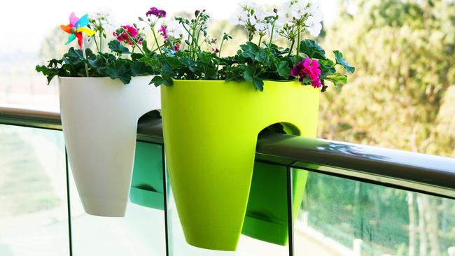 Greenbo planters need no screws or brackets, and have in-built draining trays.