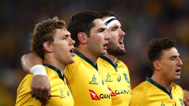 Rob Simmons (C) is the only cover on the bench for the wobbly Wallabies lineout. Picture: Getty