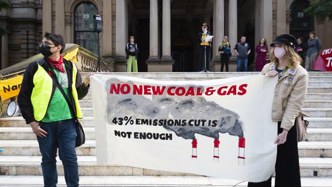 Climate protest alling for an immediate stop to the huge expansion of fossil fuel mining planned across Australia. Picture: NewsWire / Monique Harmer