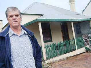 Peter Reid a distant relative of Oliver Woodward outside the residence in Tenterfield where Oliver was raised. Tenterfield Star