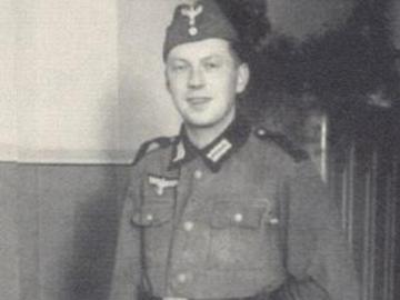 Colditz POW escapee Airey Neave in disguise as a German officer