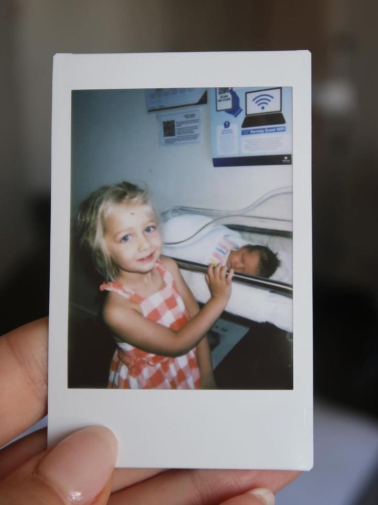 Cute snap of Elle as a big sister.