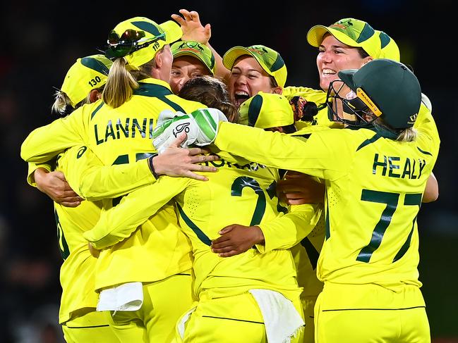 CHRISTCHURCH, NEW ZEALAND - APRIL 03: Australia celebrate winning the 2022 ICC Women's Cricket World Cup Final match between Australia and England at Hagley Oval on April 03, 2022 in Christchurch, New Zealand. (Photo by Hannah Peters/Getty Images)