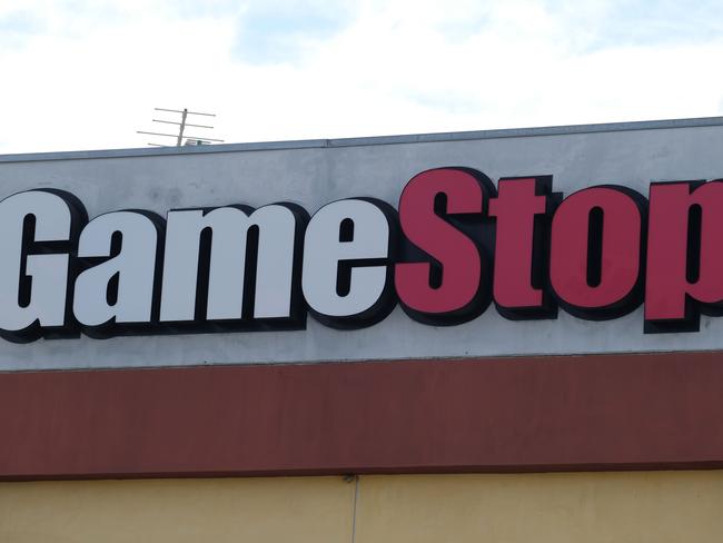 GameStop tumbles in week of big losses