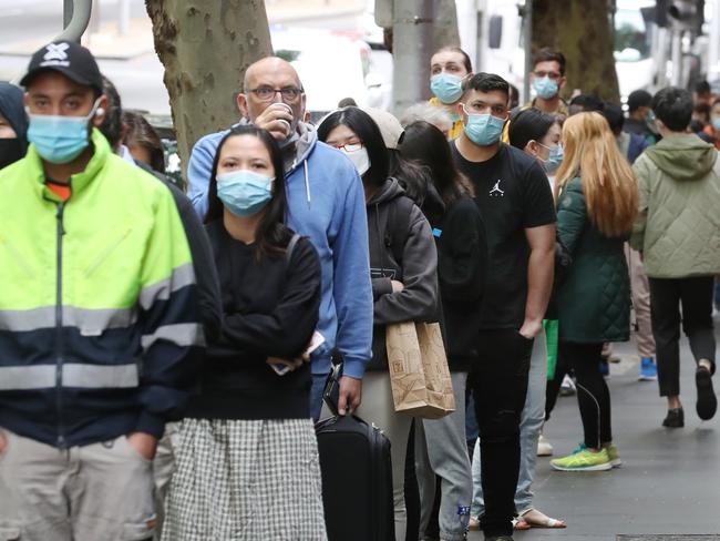 MELBOURNE, AUSTRALIA - NewsWire Photos, DECEMBER 23, 2021. People wait in line at Russell Street COVID-19 testing centre as infection numbers continue to rise in Melbourne. Picture: NCA NewsWire / David Crosling