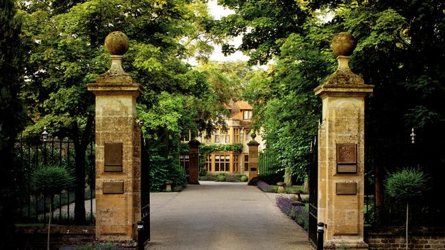 The grand entrance of Le Manoir Aux Quat’Saisons.