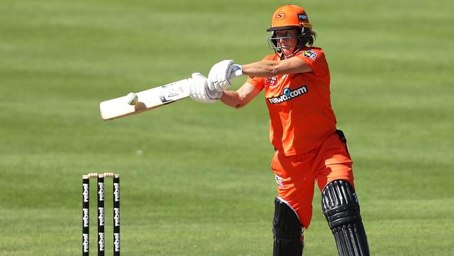 Sophie Devine on her way to the first century of WBBL06. Picture: Mark Kolbe/Getty Images.