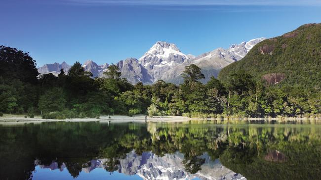 Mount Madeleine and Lake Alabaster provide visual splendour.