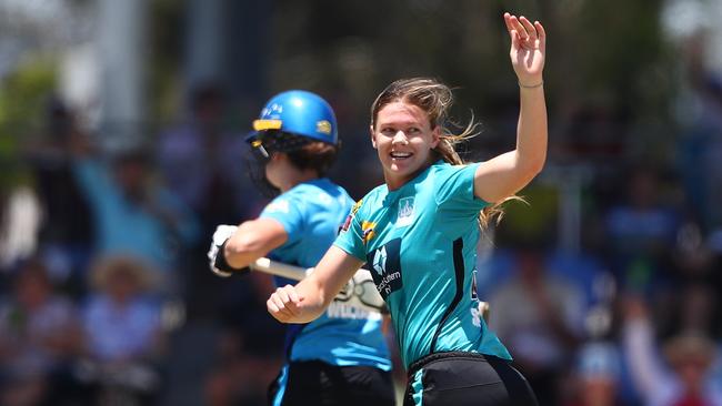 Courtney Sippel of the Heat celebrates a wicket (Photo by Chris Hyde/Getty Images)