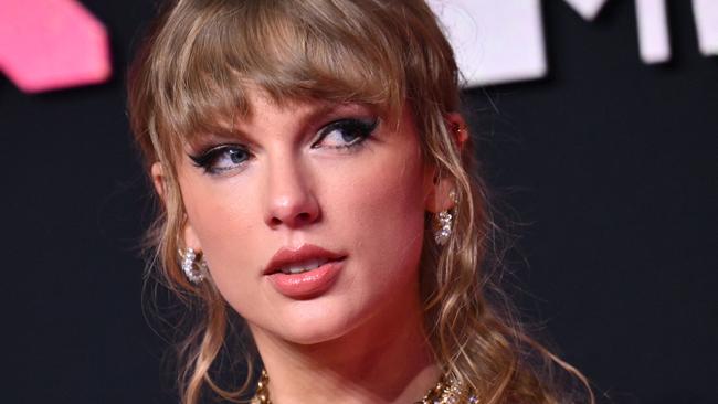 A man has been arrested and charged with stalking after being arrested near Taylor Swift’s home in New York on Monday. Photo by ANGELA WEISS / AFP.