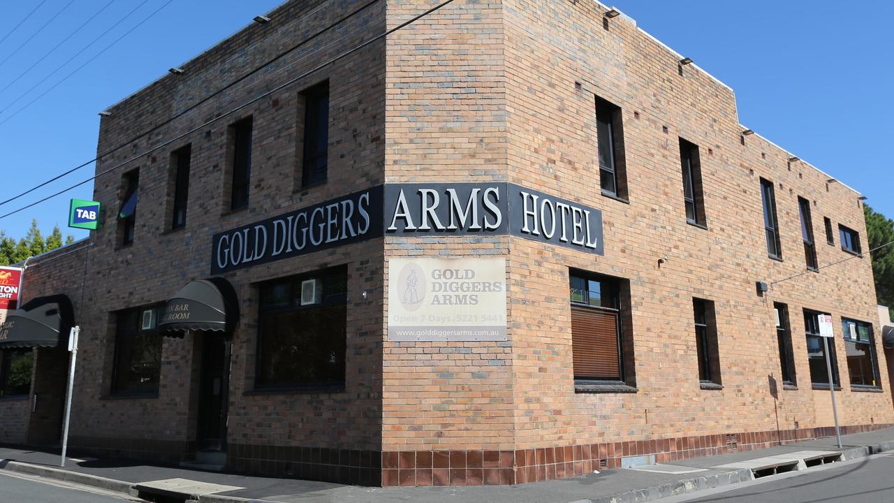 Bars - Gold Diggers Arms