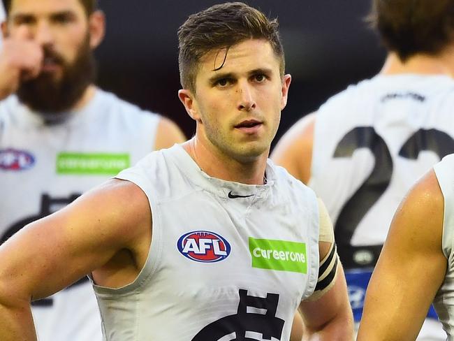 MELBOURNE, AUSTRALIA - MAY 13:  Marc Murphy and Ed Curnow of the Blues  look dejected after losing the round eight AFL match between the St Kilda Saints and the Carlton Blues at Etihad Stadium on May 13, 2017 in Melbourne, Australia.  (Photo by Quinn Rooney/Getty Images)