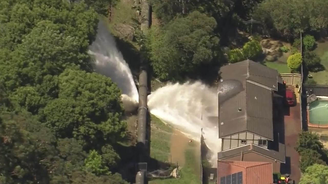 Major Sydney water pipeline bursts