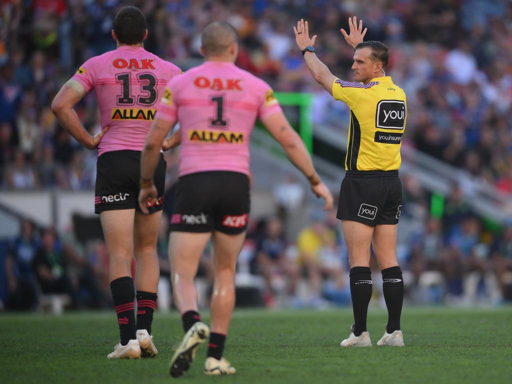 Isaah Yeo sent to the sin bin.