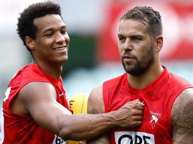 Joel Amartey and Lance Franklin during Sydney Swans training at the SCG on March 29, 2023. Photo by Phil Hillyard(Image Supplied for Editorial Use only - **NO ON SALES** - Â©Phil Hillyard )