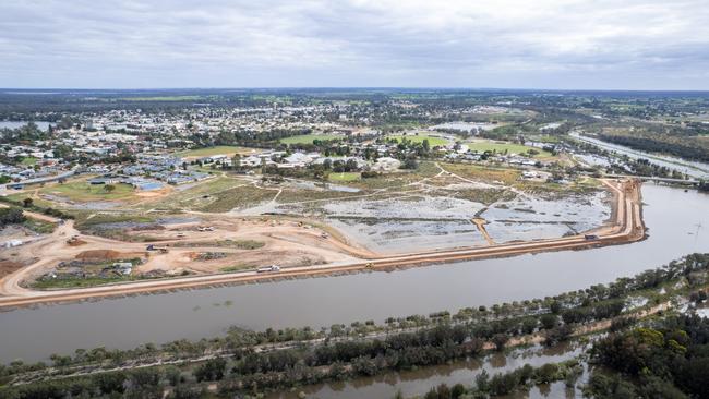 Renmark levy bank being reinforced, Nov 2022. Picture: Riverland Commercial Photography