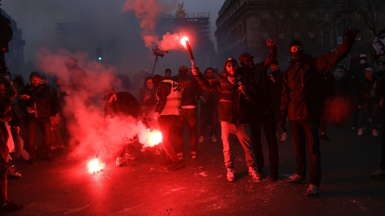 Warning for Australian tourists as protests cause chaos in Paris | news ...