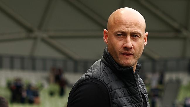 MELBOURNE, AUSTRALIA - NOVEMBER 09: Ruben Zadkovich, Head Coach of Brisbane Roar watches on ahead of the round four A-League Men match between Melbourne Victory and Brisbane Roar at AAMI Park, on November 09, 2024, in Melbourne, Australia. (Photo by Morgan Hancock/Getty Images)