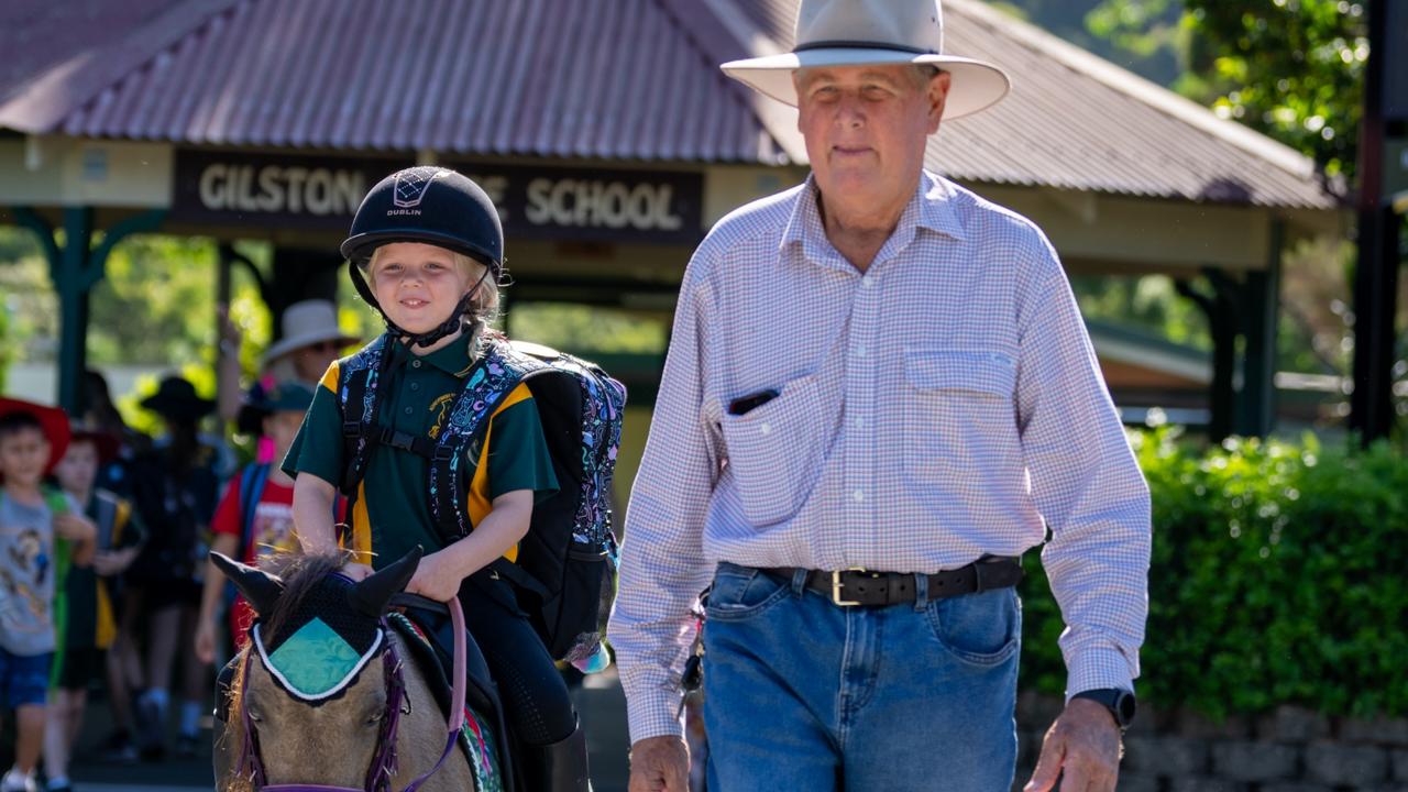 gilston-state-school-student-billie-collins-rides-horse-winnie-to