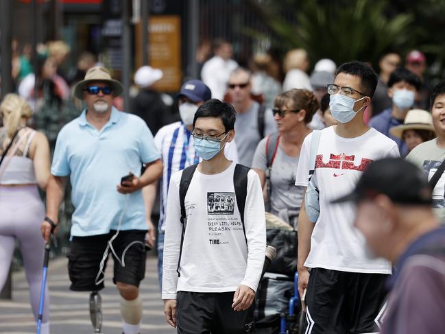 SYDNEY, AUSTRALIA - NewsWire photos NOVEMBER 21, 2022: People are seen wearing masks and choosing not to wear them at Circular Quay in Sydney. Picture: NCA NewsWire / Dylan Coker