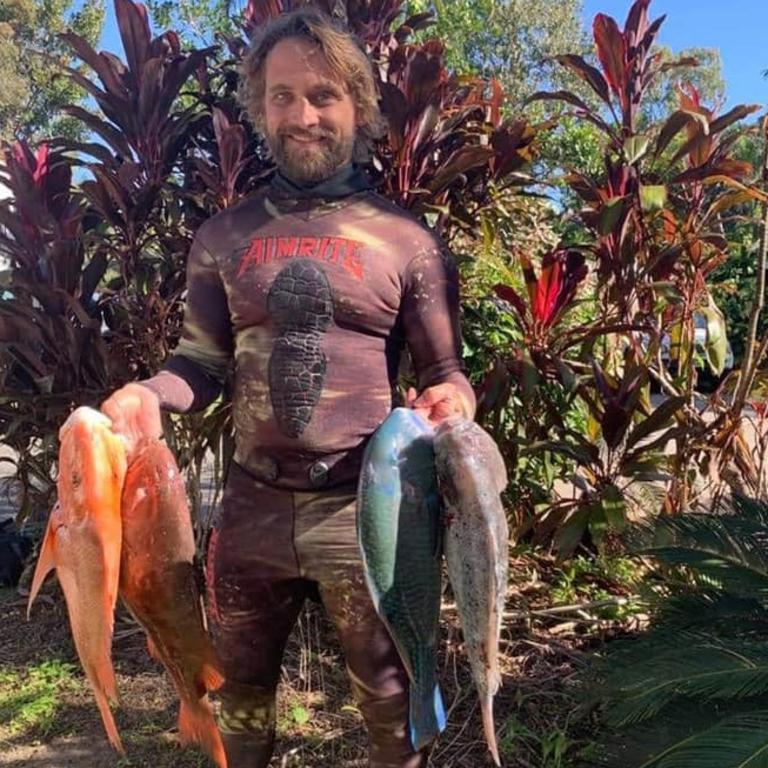 Here's The CRAZY Moment A Spearfisherman Gets Attacked By A Pissed