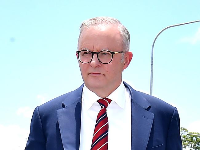 BRISBANE, AUSTRALIA - NewsWire Photos JANUARY 06, 2025: Australian Prime Minister Anthony Albanese is on Noosa road beside the Bruse Hwy.The Australian Prime Minister Anthony Albanese kicks off 2025 in near Gympie.The Prime Minister, Anthony Albanese, is in Gympie today with Treasurer Jim Chalmers, Minister Catherine King and Minister Murray Watt.Picture: NewsWire / John Gass