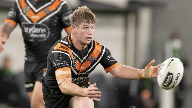 Wests Tigers sensation Harry Grant is putting pressure on Maroons incumbent Ben Hunt in the battle for the Queensland No.9 jumper.