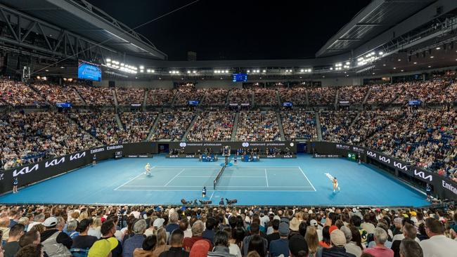 MELBOURNE, AUSTRALIA - JANUARY 24: A general view of Rod Laver Arena during the Men's Singles Semifinal match between Jannik Sinner of Italy and Ben Shelton of the United States on day 13 of the 2025 Australian Open at Melbourne Park on January 24, 2025 in Melbourne, Australia. (Photo by Andy Cheung/Getty Images)