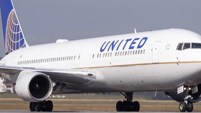 Just Kill Me,' Said Asian Doctor, Bleeding, After Being Dragged Off United  Airlines Plane