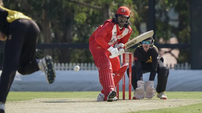 Harrish Kannan batting with Richmond wicketkeeper Max Parker behind the stumps. Picture: Valeriu Campan