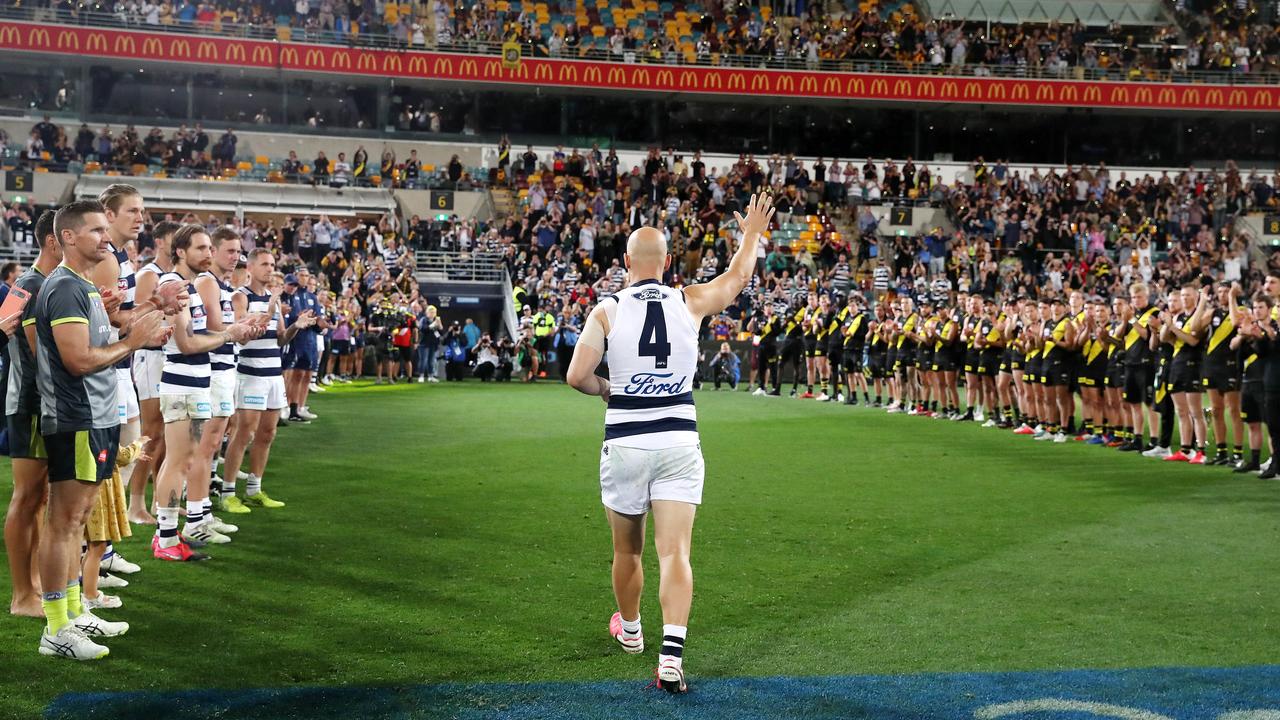 Geelong's Gary Ablett walks off for the last time after the loss 2020 AFL Grand Final .